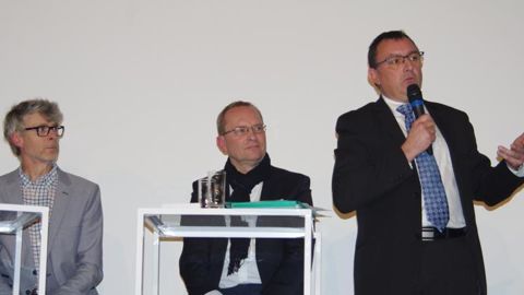 De gauche à droite : Jean-Paul Vinot, vice-président de Novagrain, David Totel, DG, et Benoît Piétrement, président, lors de l’assemblée générale du 5 décembre. © C. URVOY